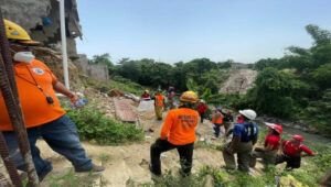 Hombre muere al derrumbarse una casa en la cañada de Guajimia