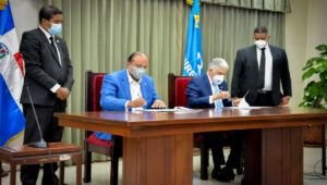 Senado firma convenio con Banreservas en beneficio de sus empleados