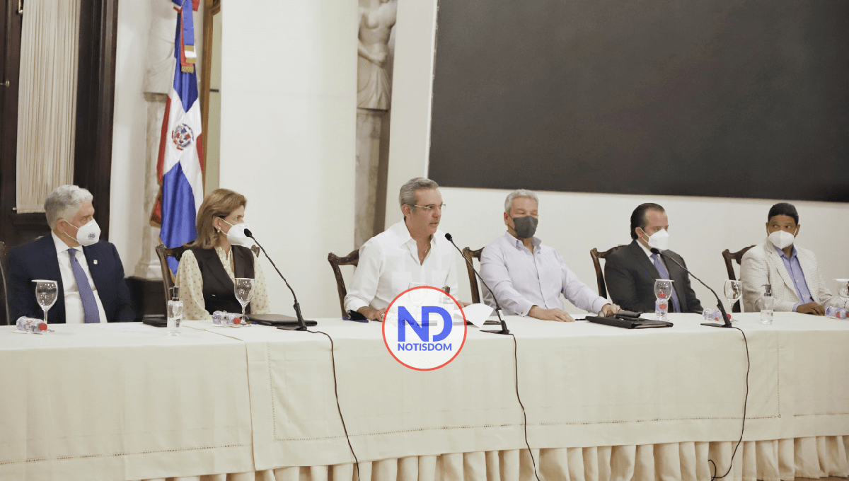 Presidente Abinader instruye ministros asistir a la población ante paso de la tormenta Fred