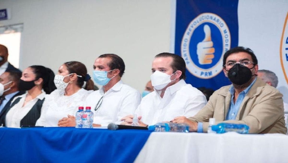 José Paliza encabeza encuentro político con dirigentes de la región nordeste