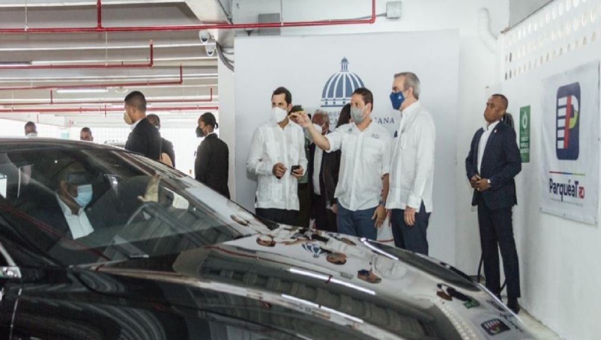 Presidente inaugura el parqueo de La Atarazana en la Ciudad Colonial de SD