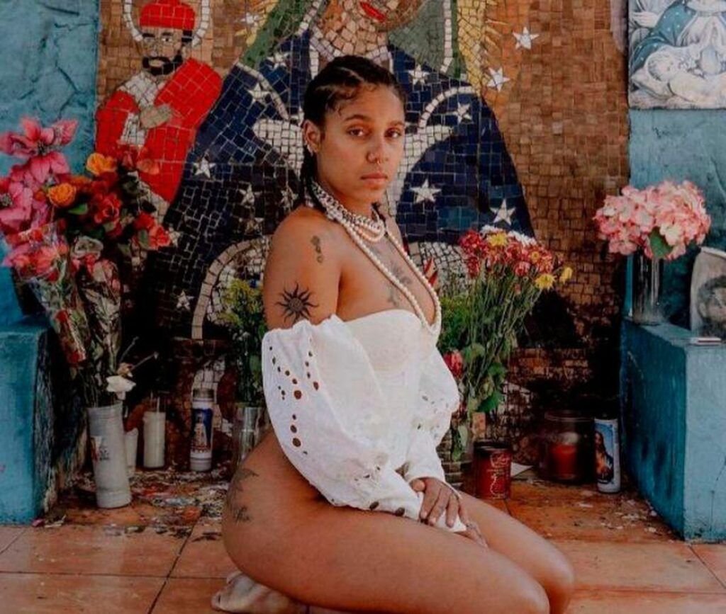 TOKISCHA 1 Repudian Tokischa pose semidesnuda frente santuario Virgen de la Altagracia