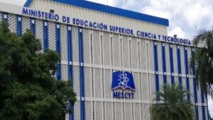 Ministro Educación Superior asegura que cumple con leyes y transparencia