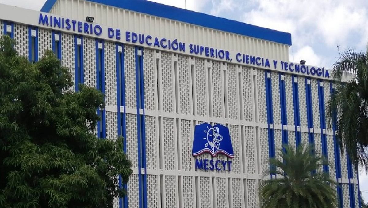 Ministro Educación Superior asegura que cumple con leyes y transparencia