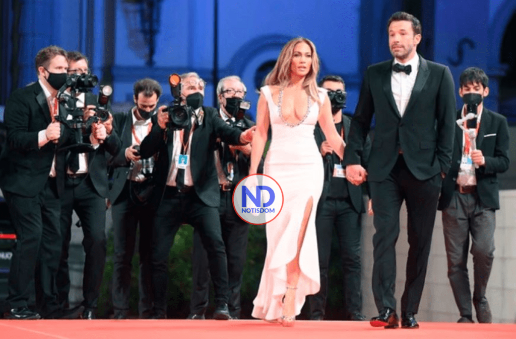 BenLo Venecia 06 Ben Affleck y Jennifer López oficializan su relación en la alfombra roja de Venecia [fotos]