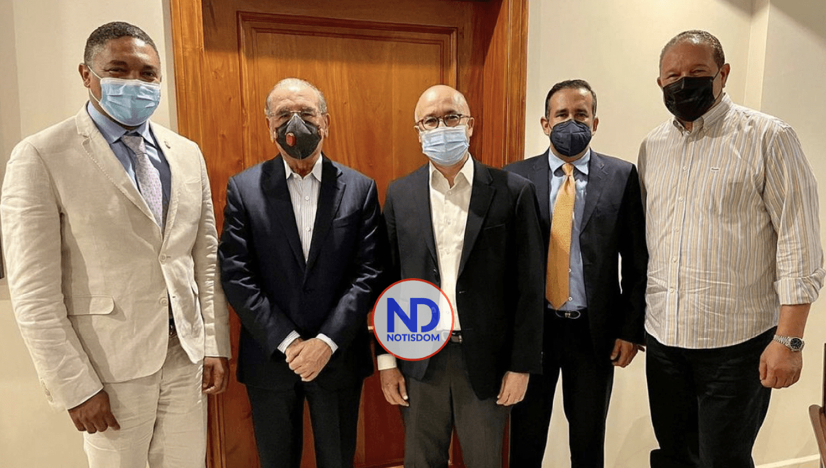 Domínguez Brito visita a Danilo con tres miembros del Comité Político del PLD