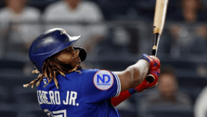 Vladimir Guerrero Jr. conecta el jonrón 42 y alcanza las 100 empujadas en el año