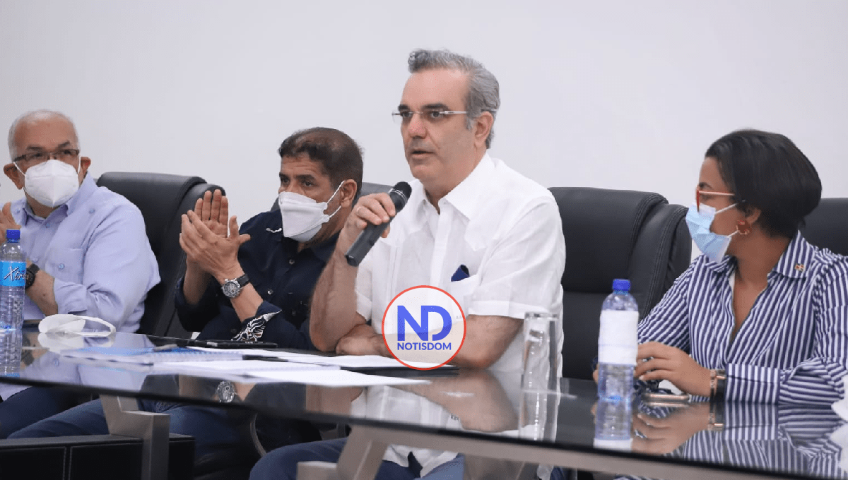 Abinader: «Vine aquí a apoyar la producción de sal y a los salineros de Montecristi»