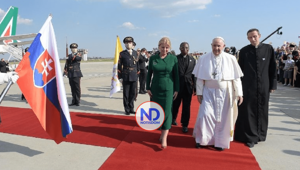 El papa Francisco llega a Eslovaquia para una visita de cuatro días