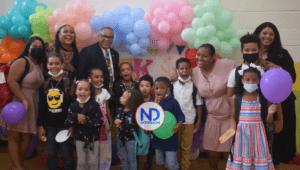 ​Iglesia presbyteriana y federación de jóvenes donan útiles a niños de Yonkers