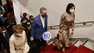 Presidente Abinader sale a NY en vuelo comercial para participar en Asamblea de la ONU