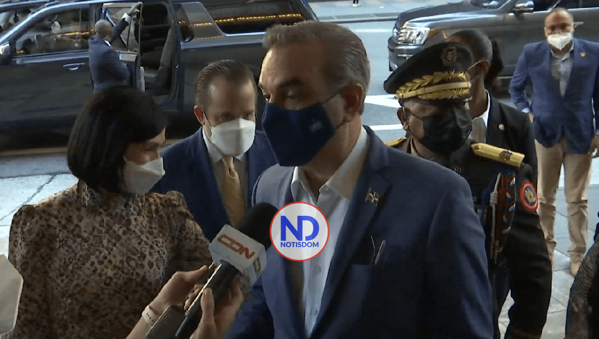 Video | Abinader: «Nadie en el Gobierno central puede viajar en primera clase»