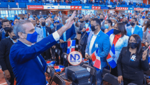 Presidente Abinader juramenta 1,200 jóvenes nacidos en EEUU, de padres dominicanos
