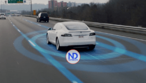 Elon Musk explica cómo detener un Tesla con piloto automático desde el exterior