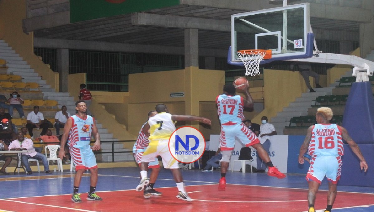 Quisqueya y Retiro 23 disputan liderato basket superior de SPM