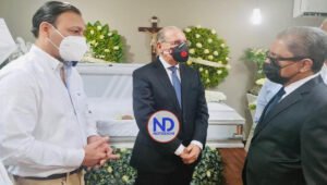 Danilo Medina da pésame Marino Collante por fallecimiento madre