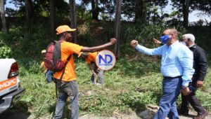 Deligne Ascención supervisó trabajos realiza el MOPC en la autopista Duarte