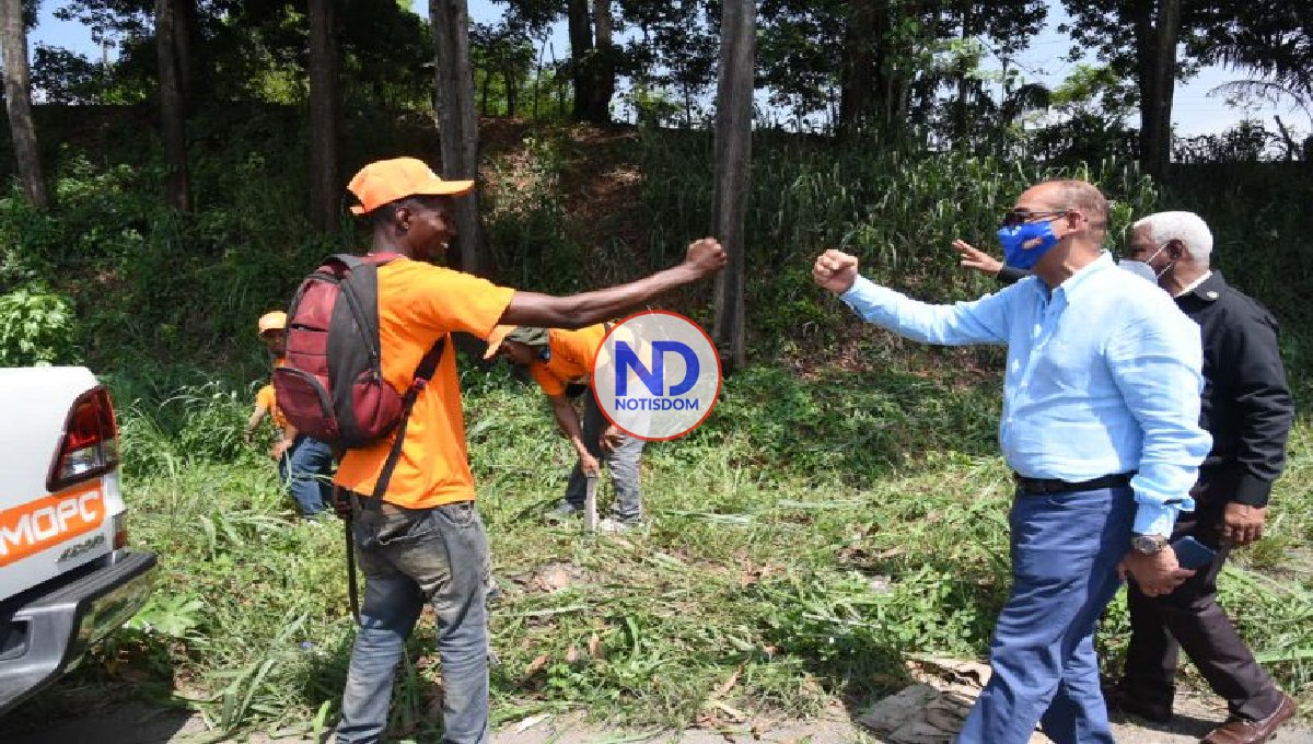 Deligne Ascención supervisó trabajos realiza el MOPC en la autopista Duarte