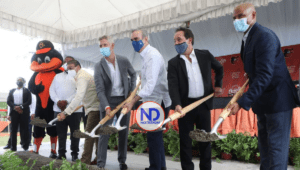 Presidente Abinader encabeza primer palazo del complejo deportivo de los Orioles