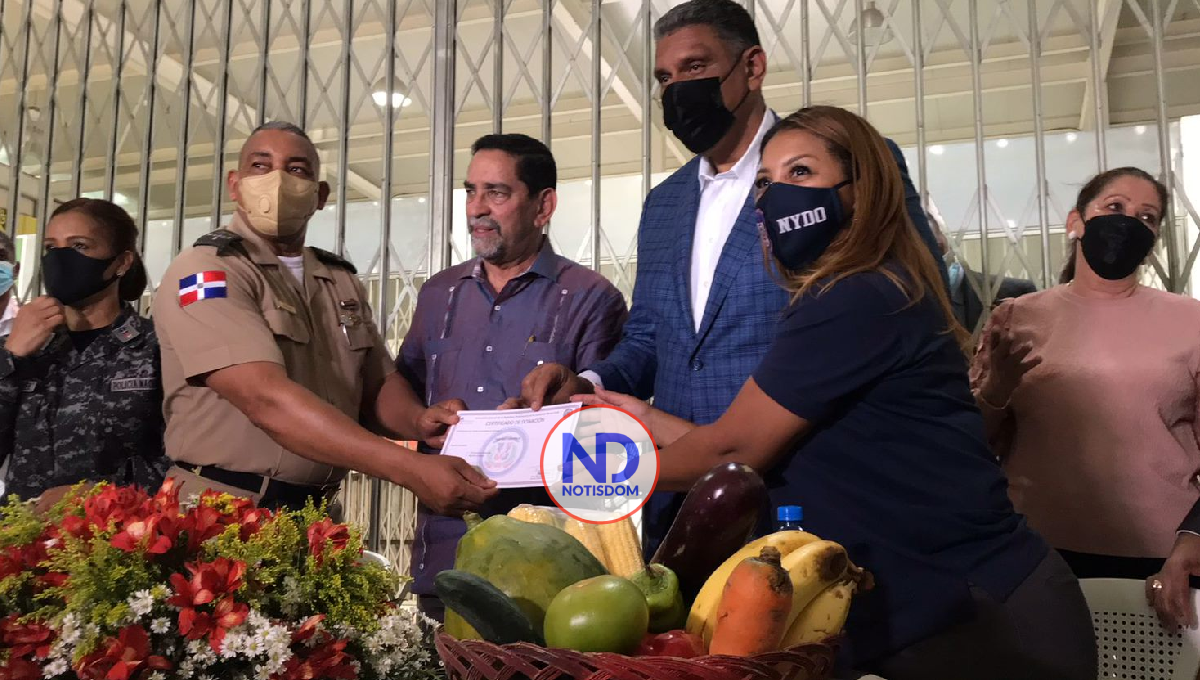 Eligio Jáquez entrega chalecos antibalas y ambulancias a Seguridad Presidencial, PN y DNCD