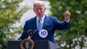 Joe Biden abordará los problemas de suministro con responsables de puertos