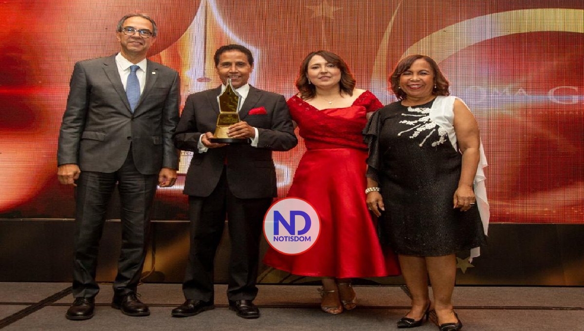 Acroarte reconoce personalidades con premio al mérito periodístico