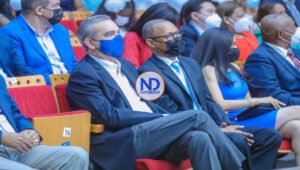 Abinader asiste a puesta en circulación libro «Construyendo futuro”