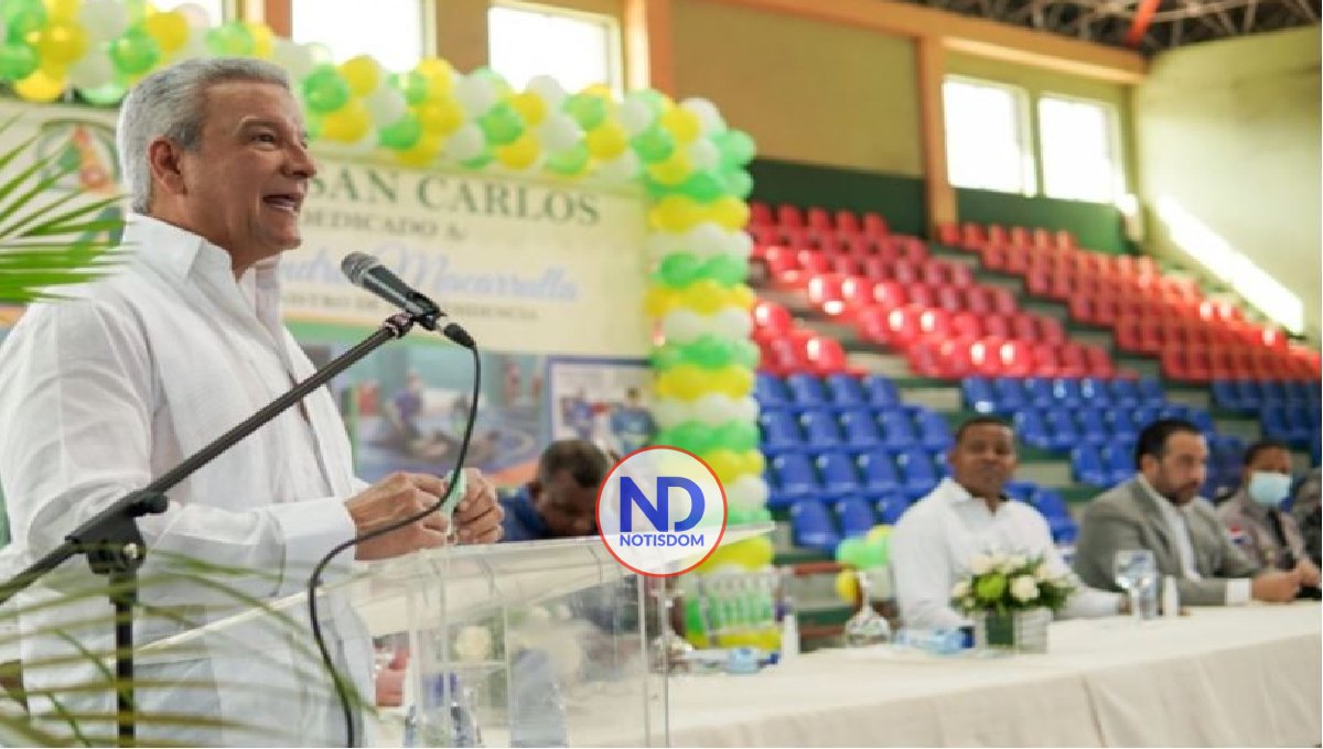 San Carlos reconoce a Macarrulla en aniversario