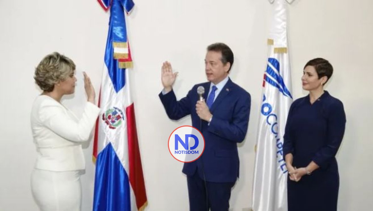 Juramentan en Procompetencia a María Elena Vásquez, hija de Chú Vásquez