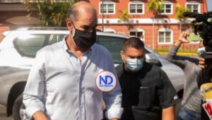 Policía detiene a dos altos dirigentes empresariales