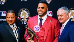 Dominicano Nelson Cruz recibe premio humanitario de las GL