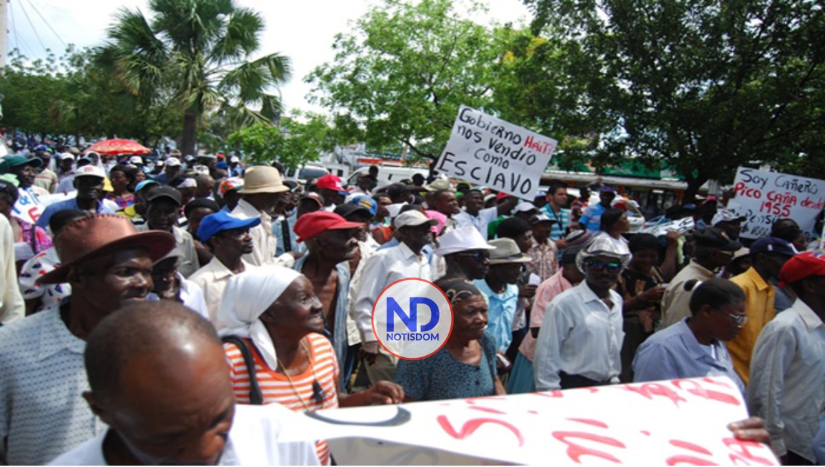 Cientos obreros haitianos exigen residencia permanente en la RD 2 Cientos obreros haitianos exigen residencia permanente en la RD