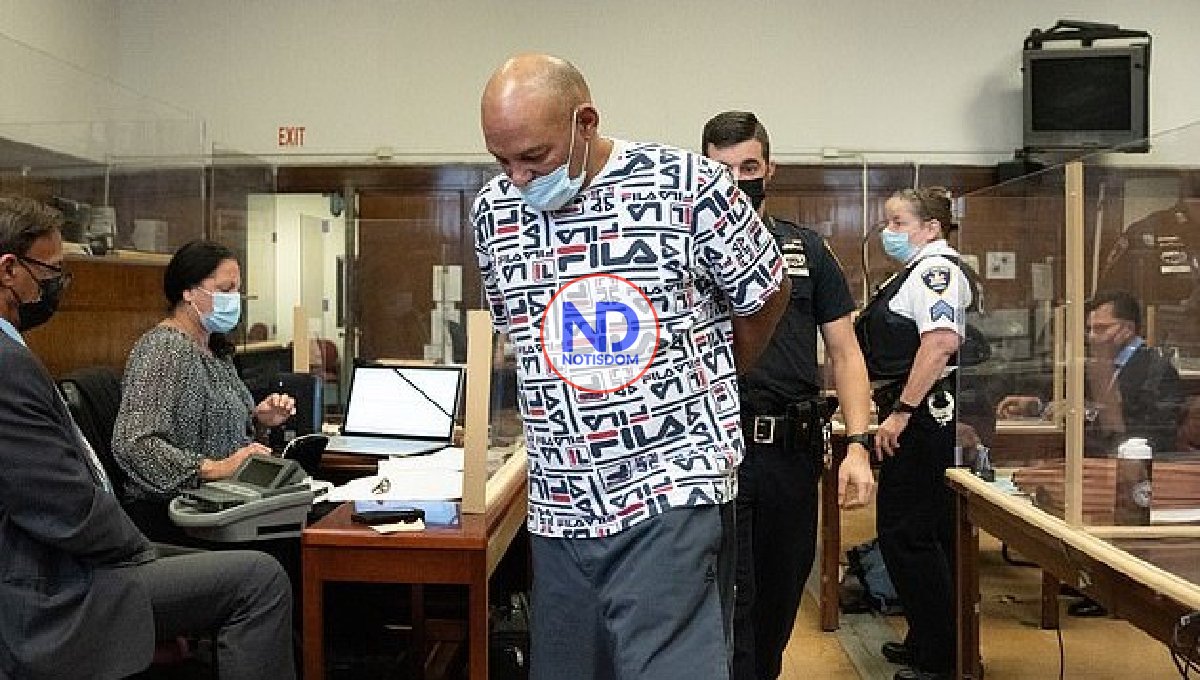 Arrestan dominicano vendía armas en lugar donde trabajaba