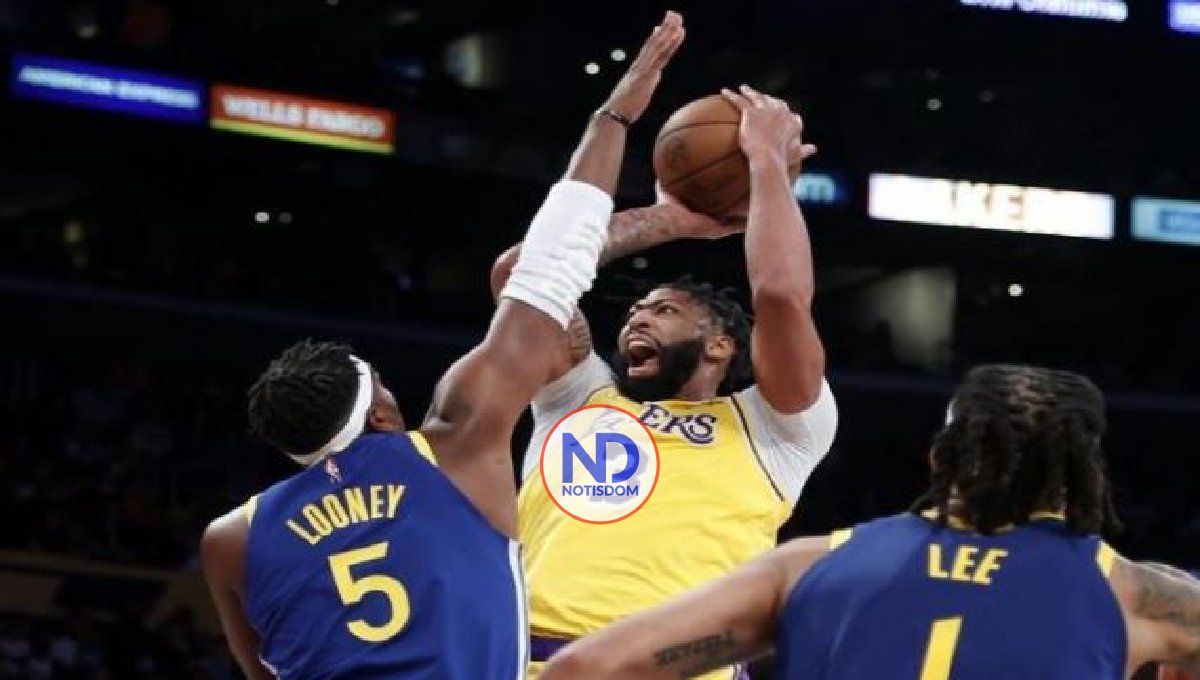 Warriors superan a Lakers con triple-doble de Curry 2 Warriors superan a Lakers con triple-doble de Curry