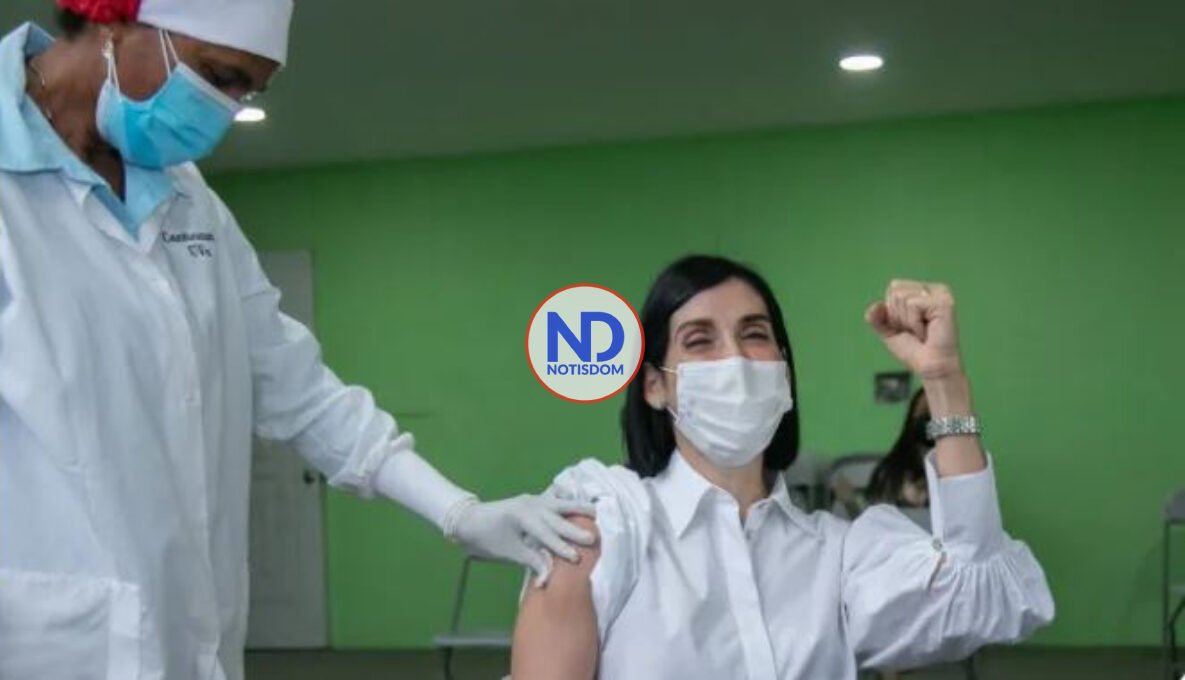Primera dama llama a la población a inmunizarse con la tercera dosis