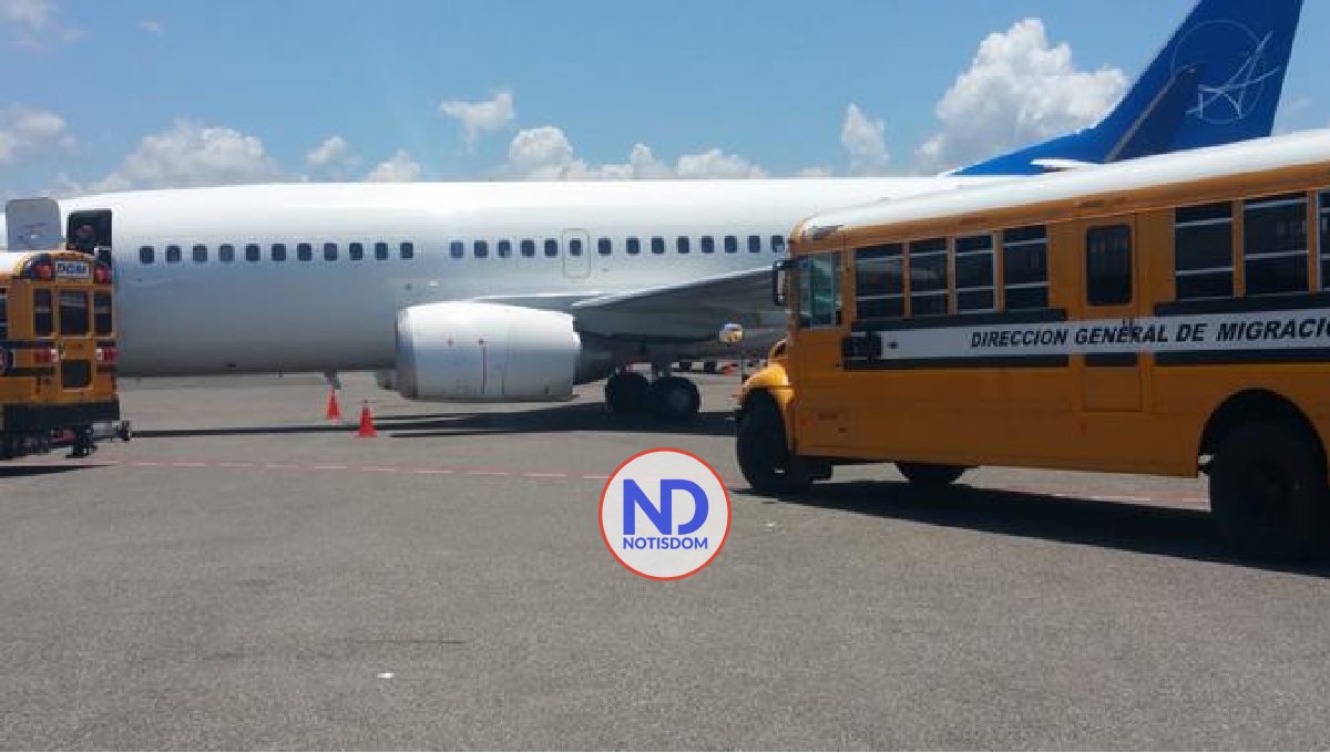 Llegan a RD otros 46 deportados desde Estados Unidos 2 Llegan a RD otros 46 deportados desde Estados Unidos