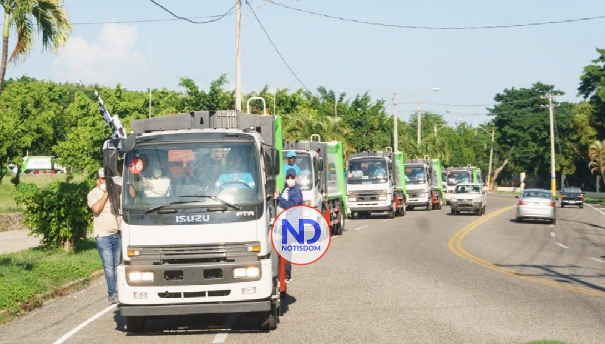 Ayuntamiento SDE presenta a la comunidad flotilla 61 vehículos 2 Ayuntamiento SDE presenta a la comunidad flotilla 61 vehículos