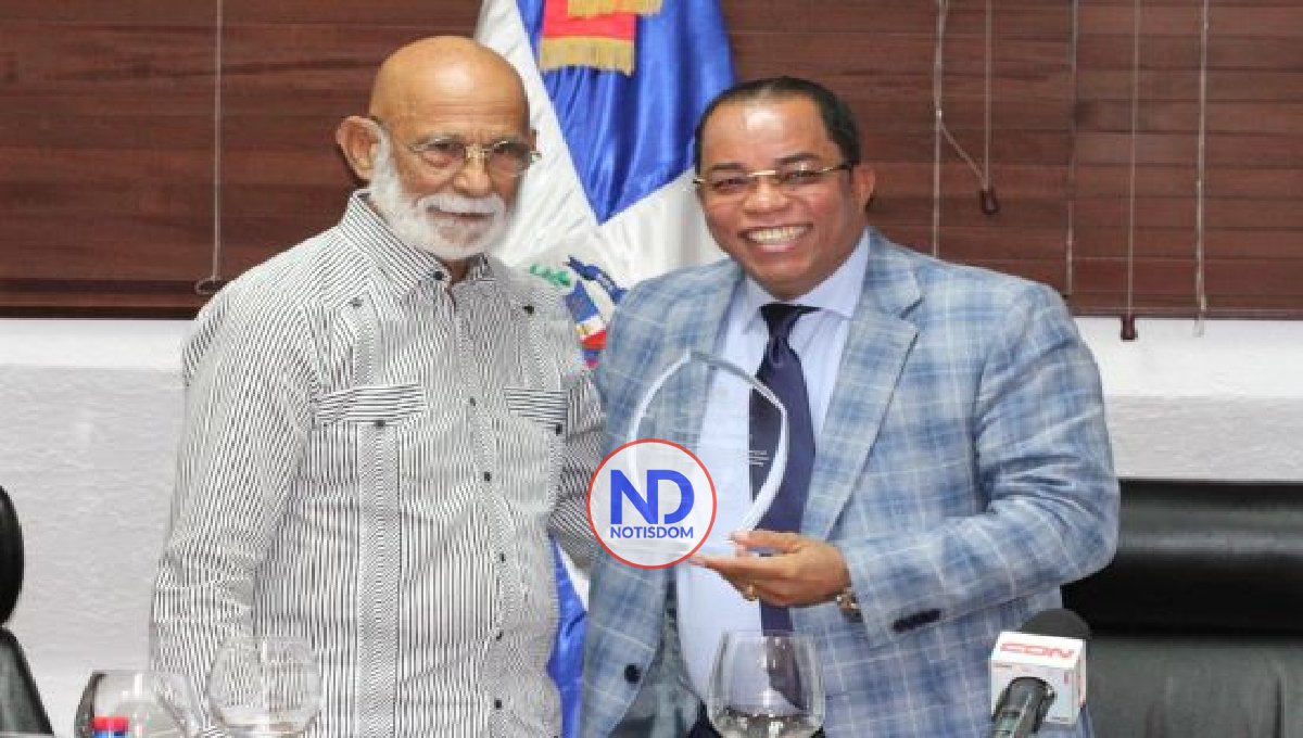 Contraloría General de la República reconoce a Federico Lalane José