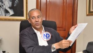 Acusan Ministro de malversar 34 millones en remodelación oficina