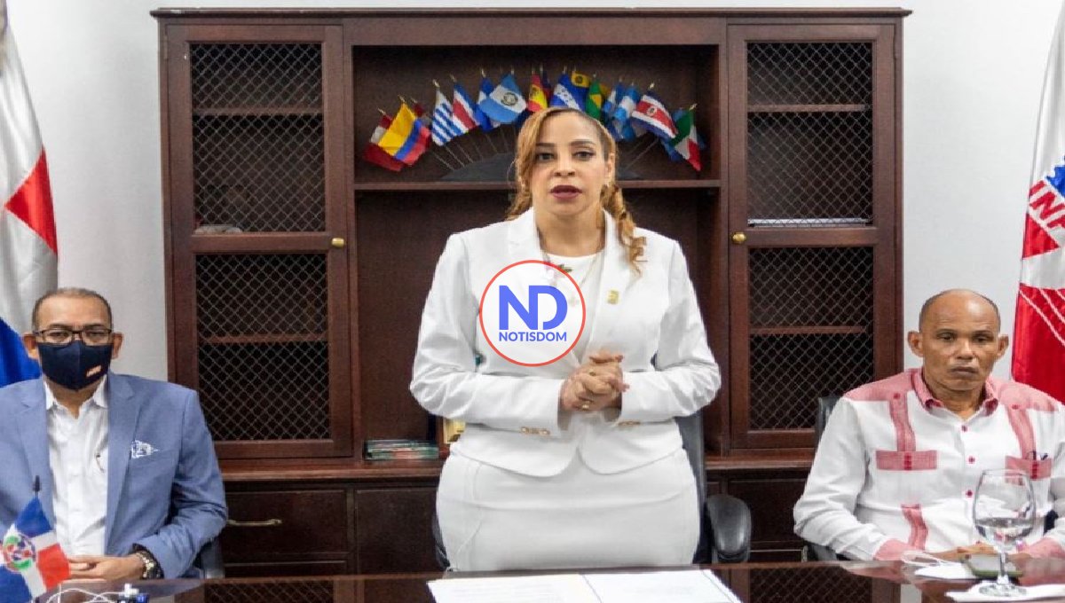 Katiusca del Carmen Báez toma posesión en el INPOSDOM