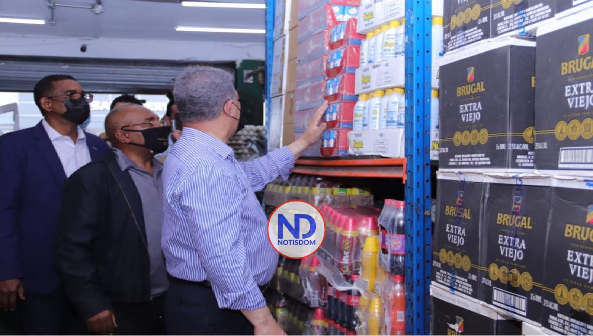 Leonel Fernández recorre barrios de la zona norte del Distrito Nacional