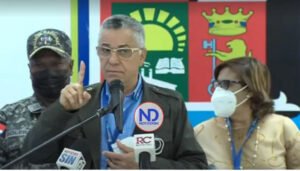 Alcalde Manuel Jiménez anuncia plan para reducir cúmulo de basura en SDE