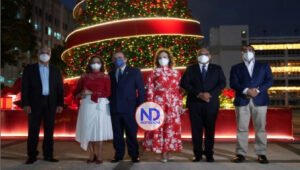 BCRD enciende árbol de Navidad