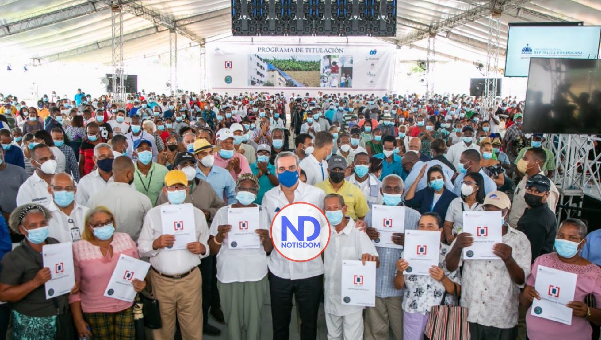 Presidente Abinader encabeza mayor acto de entrega títulos con más de 3,000 certificados