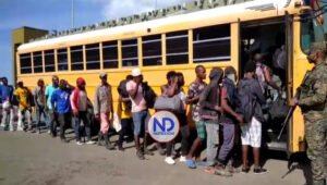 Migración repatria 247 haitianos detuvo en sector Friusa, de Bávaro