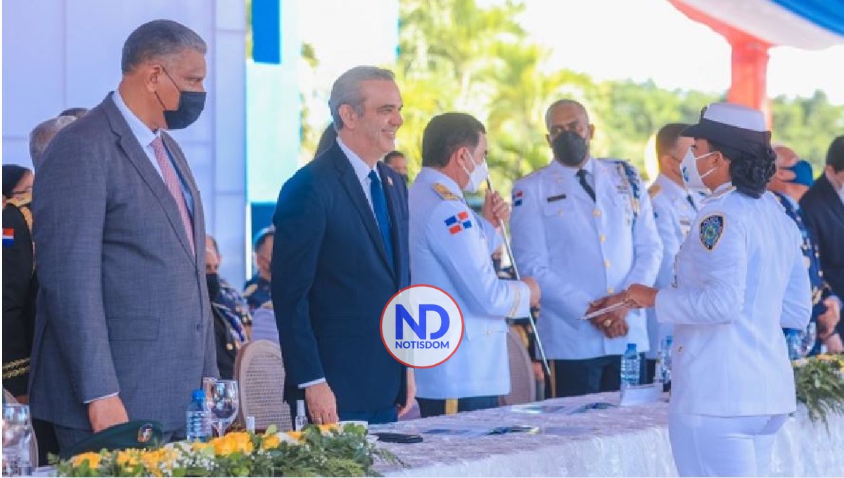 Abinader exhorta nuevos oficiales de Policía actuar con integridad