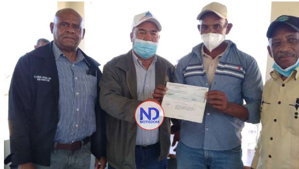 IAD distribuye recursos entre agricultores Independencia, RD.