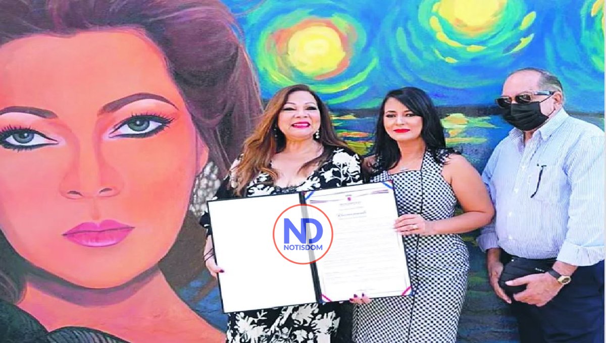 Angela Carrasco recibe homenaje en Santiago