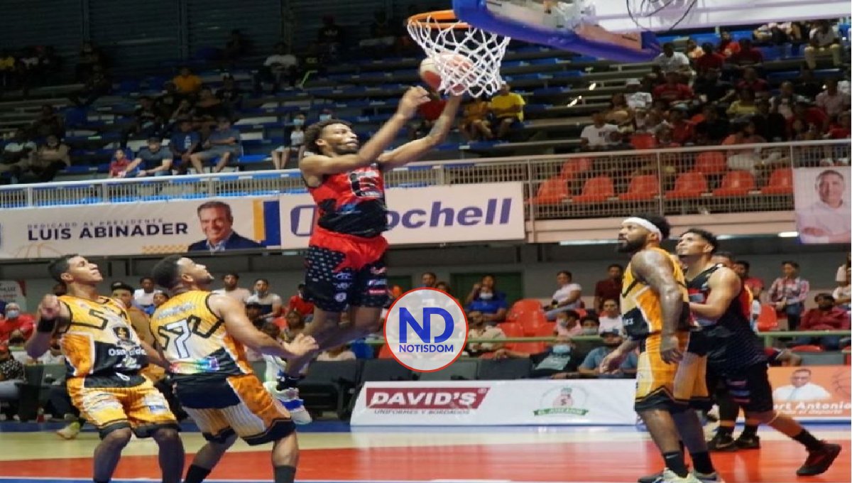 Club Centro clasifica a semifinal torneo basket superior de Higüey