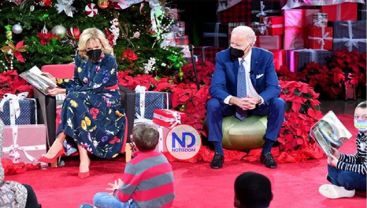 Presidente Biden y esposa visitan niños en hospital infantil